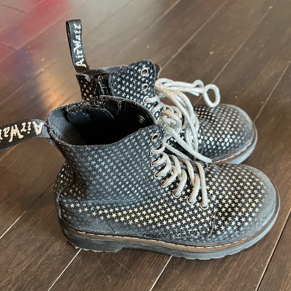 Dr Martens Star Boots